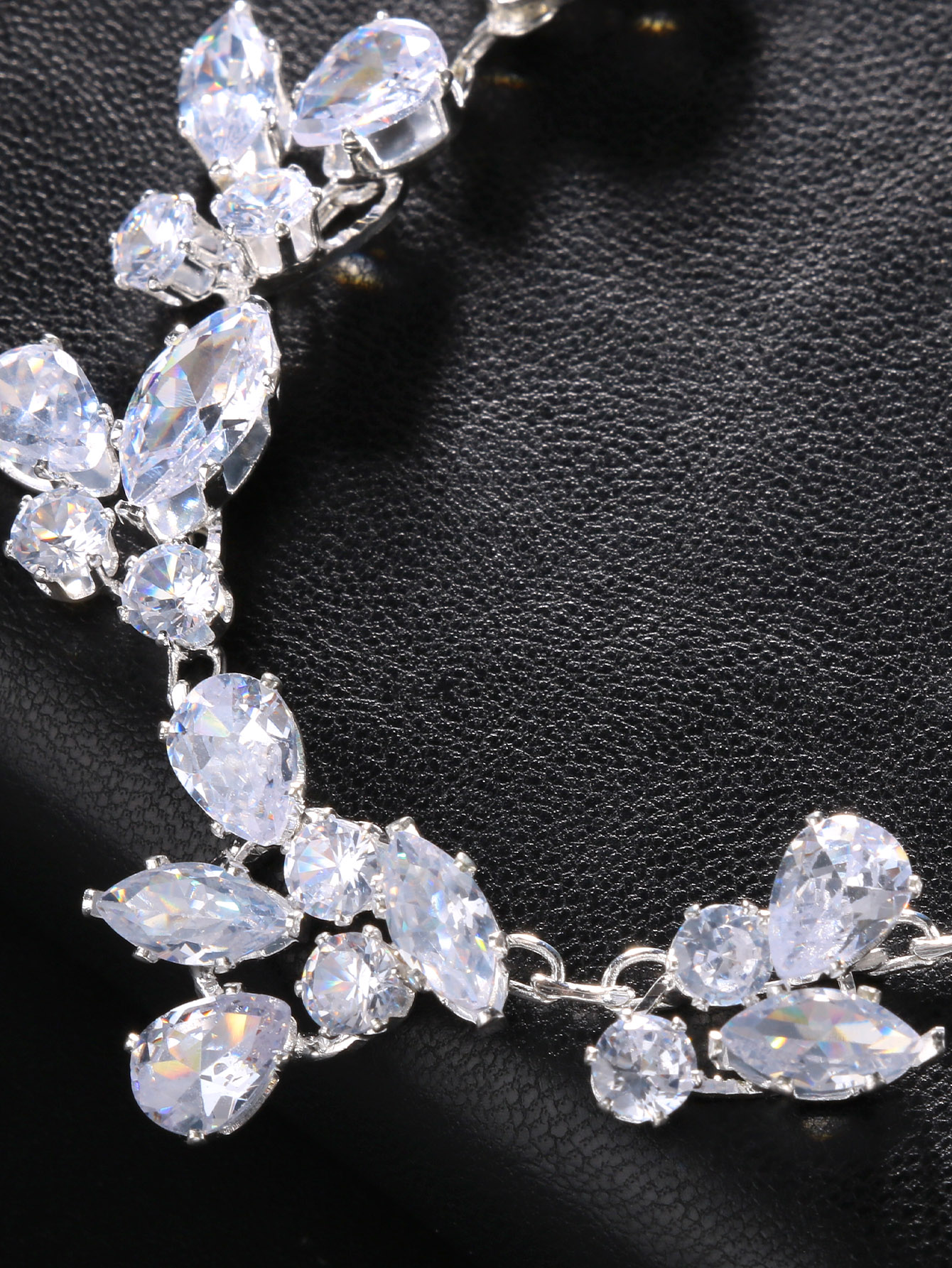 Crystal Leaf Backdrop Necklace - Body Jewelry Back のレビューと価格
