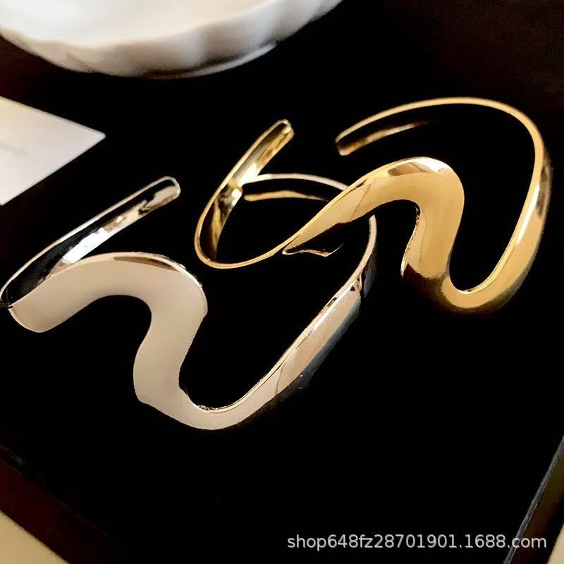 Metal wave shape bracelet arm  - Body Jewelry Rings のレビューと価格